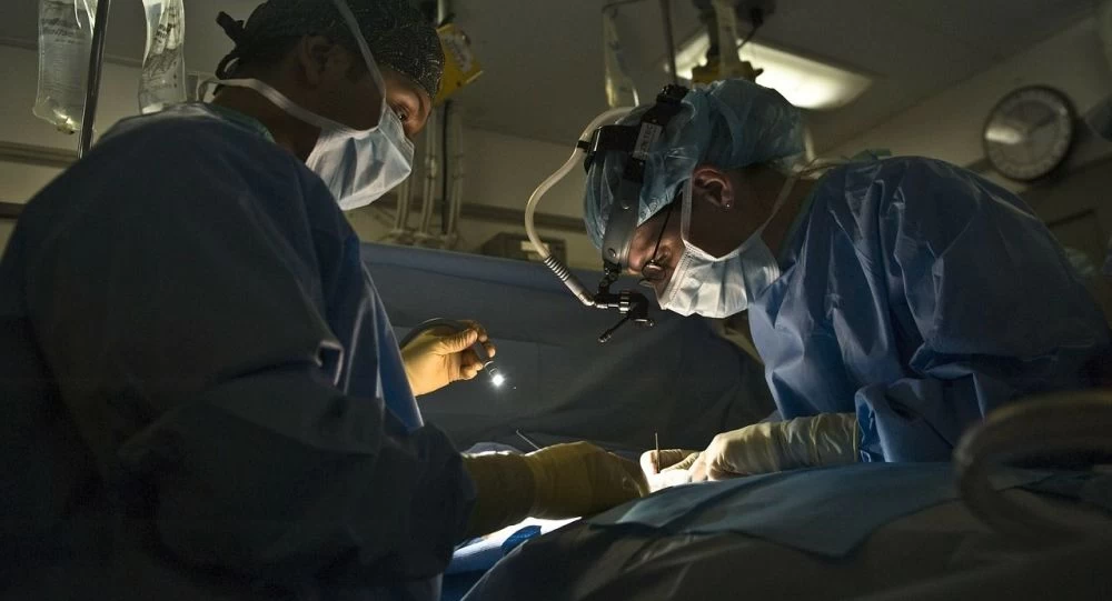 Σώζουν ζωές ή κυνηγάνε τα χρήματα; Ανησυχία για τις επεμβάσεις σε παιδιά με παχυσαρκία